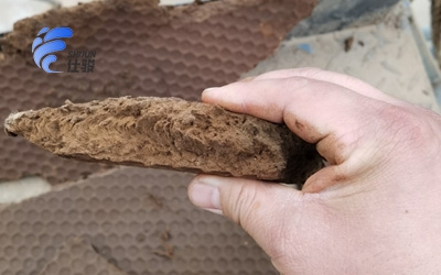 污泥脫水藥劑生產(chǎn)廠家解析污泥調(diào)理劑與板框機(jī)結(jié)合效果-青島仕駿