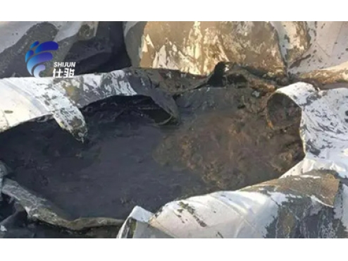 使用污泥調理劑調理后壓出來污泥的含水率，污泥脫水效果明顯